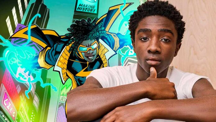 Caleb McLaughlin como Super Choque