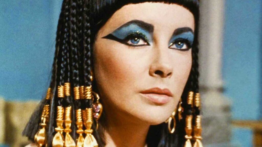 Elizabeth Taylor como Cleópatra 1963