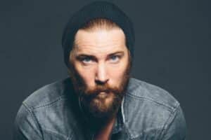 Troy Baker aprovou atuação de Pedro Pascal em série The Last of Us