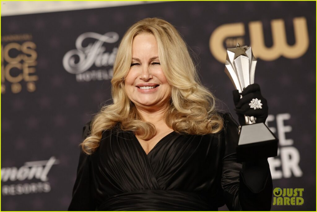 Jennifer Coolidge durante o Critics Choice Awards 2023