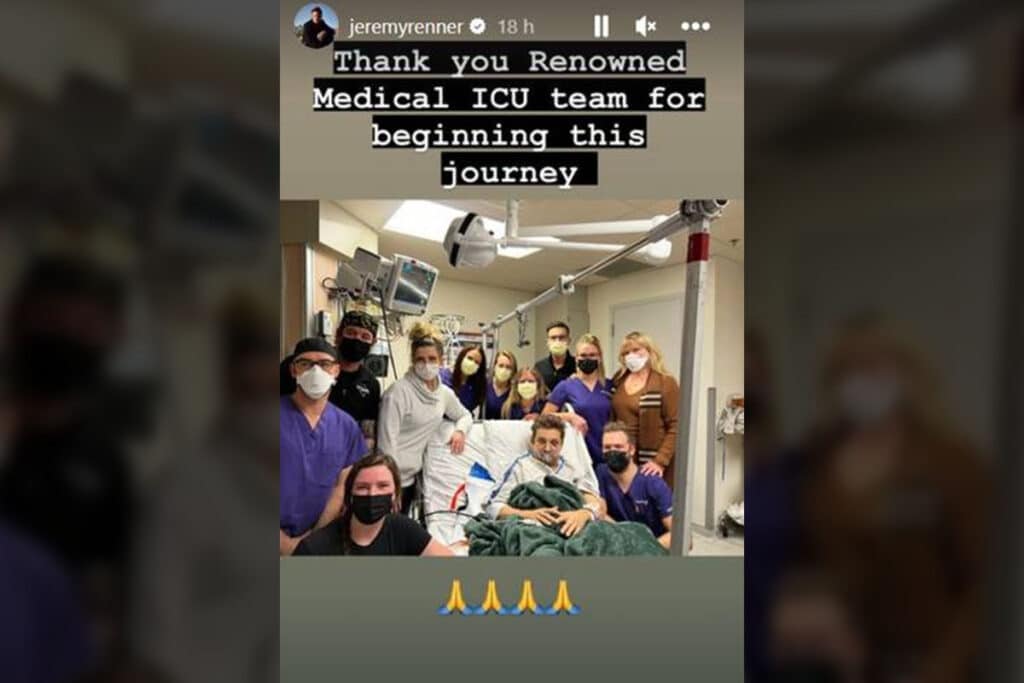 Jeremy Renner no hospital com sua família