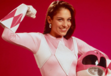 Amy Jo Johnson com o uniforme da Power Rangers Rosa. Divulgação