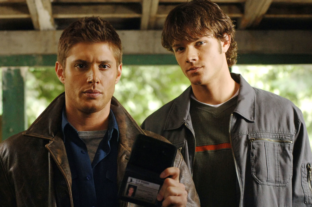 Jared Padalecki e Jensen Ackles em cena de Sobrenatural (2005-2020).