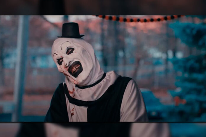 Pôster oficial do filme terrifier 2