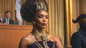 Angela Bassett em Pantera Negra 2