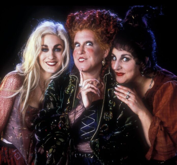 Bette Midler, Sarah Jessica Parker e Kathy Najimy em cena de Abracadabra (1993). Divulgação.