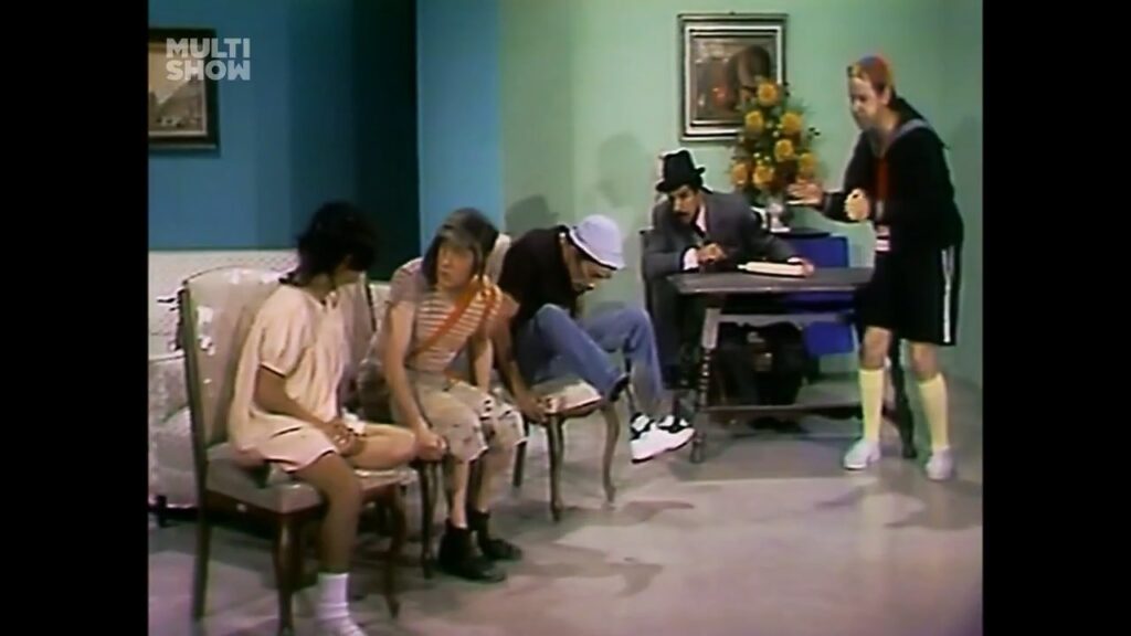 Cena de "O Julgamento do Chaves", exibido originalmente no México em 5 de maio de 1975. Esse é também um dos episódios favoritos dos fãs do seriado.