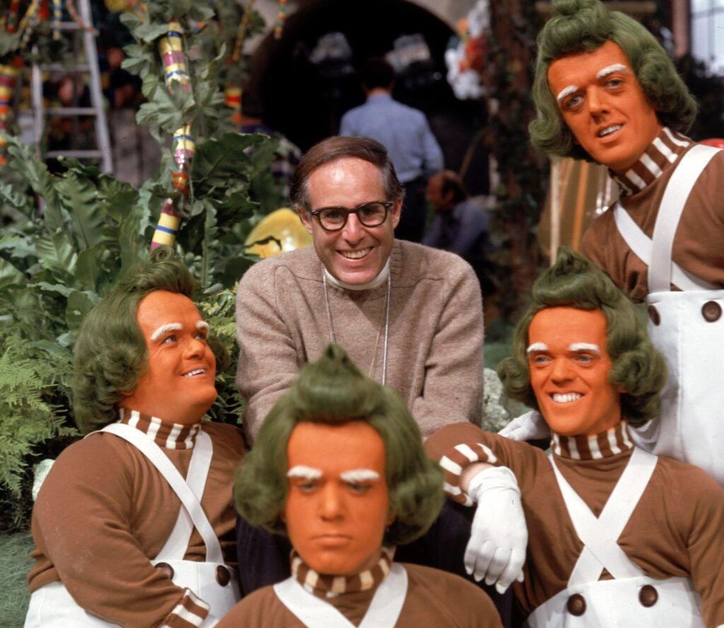 Mel Stuart no set de A Fantástica Fábrica de Chocolate (1971).