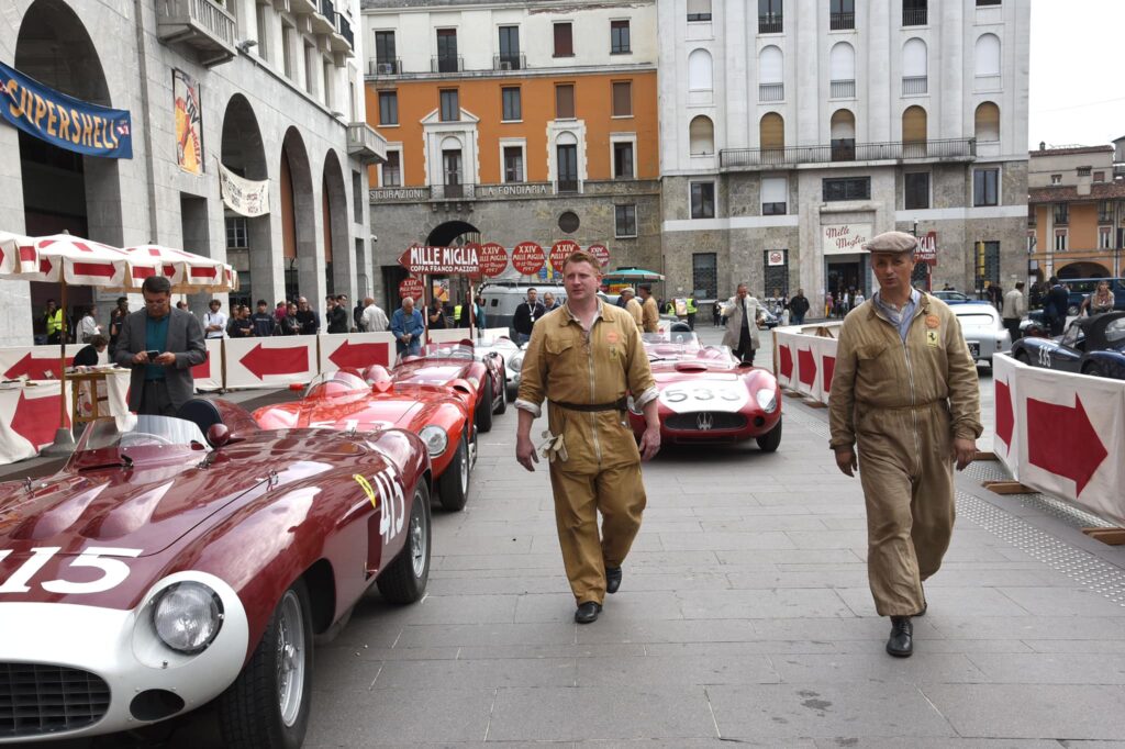 Set do filme Ferrari na Piazza Vittoria em Bréscia em 10 de outubro de 2021. Foto de Christian Penocchio.