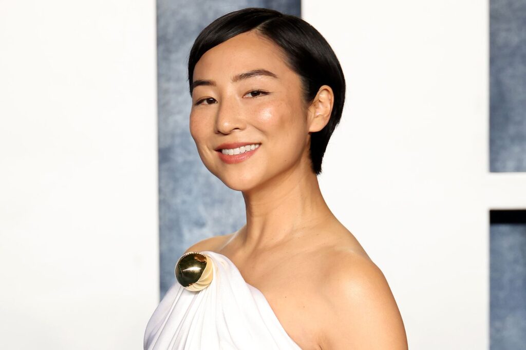 Greta Lee na Festa da Vanity Fair no Oscar 2023. Foto de Daniele Venturelli/Getty Images