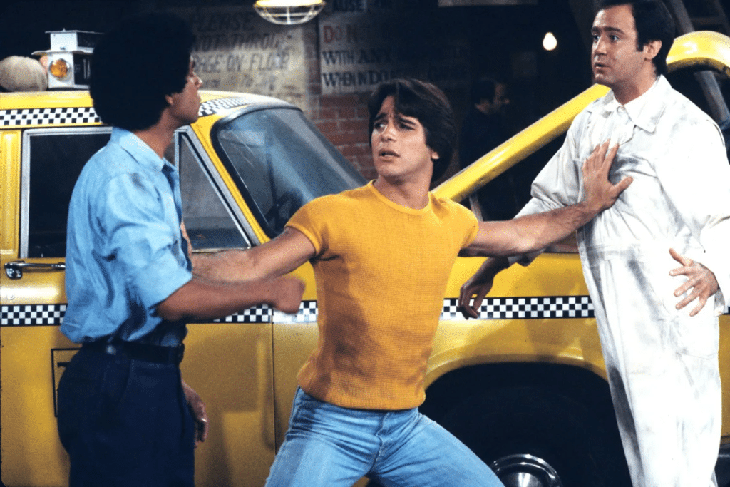 Richard Beauchamp, Tony Danza e Andy Kaufman em cena da série Táxi.