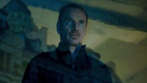 Michael Fassbender em O Assassino