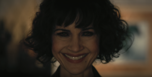 Carla Gugino em trailer de A Queda da Casa de Usher