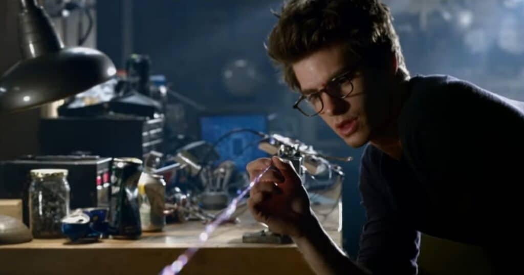 Andrew Garfield Interpretando Peter Parker em "O Espetacular Homem-Aranha"