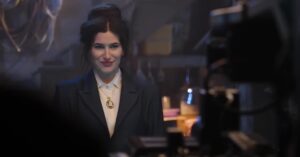 Kathryn Hahn como Agatha Harkness