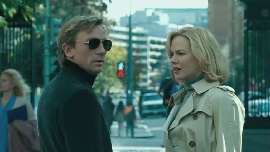 Nicole Kidman e Daniel Craig em cena de Invasores (2007). Distribuição: Warner Bros. Pictures.