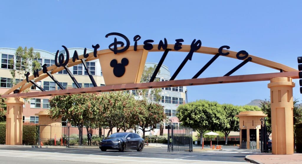 Uma das entradas da The Walt Disney Company em Brubank, na Califórnia. Créditos: Coolcaesar/WikiCommons.