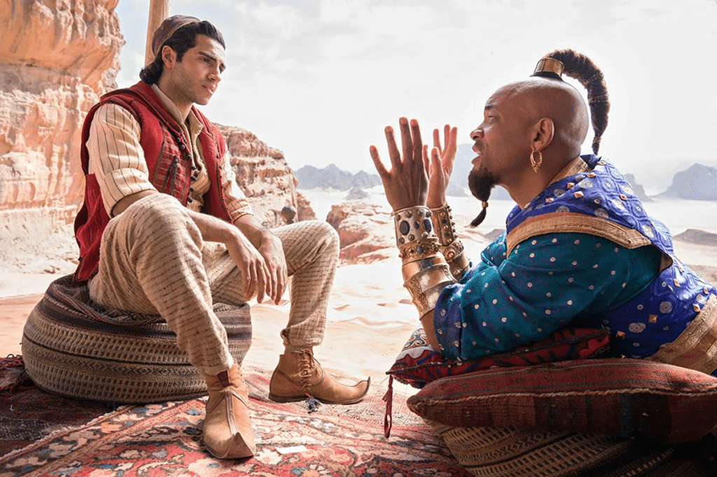 Mena Massoud e Will Smith em cena de Aladdin (2019). Distribuição: Walt Disney Studios
Motion Pictures.