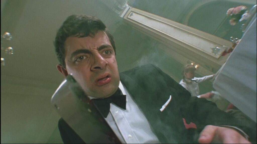 Rowan Atkinson em uma das cenas finais de Convenção das Bruxas. Distribuição: Warner Bros. Pictures.