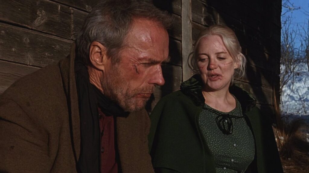 Clint Eastwood (como William Munny) e Anna Thomson (como Delilah Fitzgerald) em cena de Os Imperdoáveis. Distribuição: Warner Bros.
