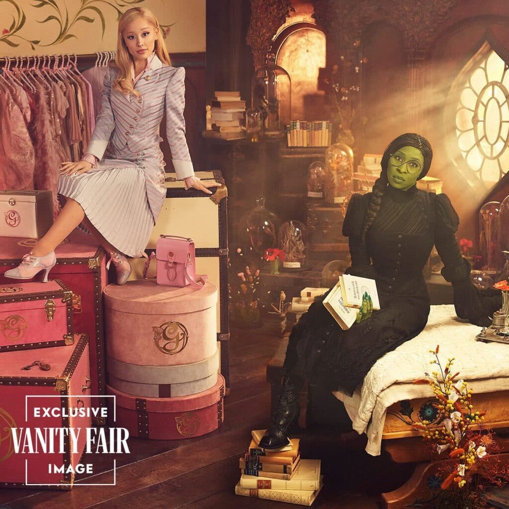 Ariana Grande como Glinda e Cynthia Erivo
como Elphaba