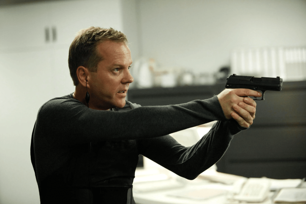Jack Bauer (Kiefer Sutherland), o agente secreto se tornou um dos mais populares anti-heróis da televisão no início dos anos 2000. Distribuição: Fox.