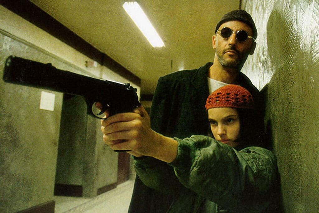 Léon (Jean Reno) e Mathilda (Natalie Portman) em cena de O Profissional (1994). Distribuição: Gaumont Buena Vista International.
