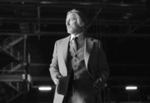 Primeira imagem de Daniel Craig como Benoic Blanc em Wake Up Dead Man. Divulgação/Rian Johnson.