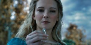 Morfydd Clark como Galadriel em Anéis do Poder