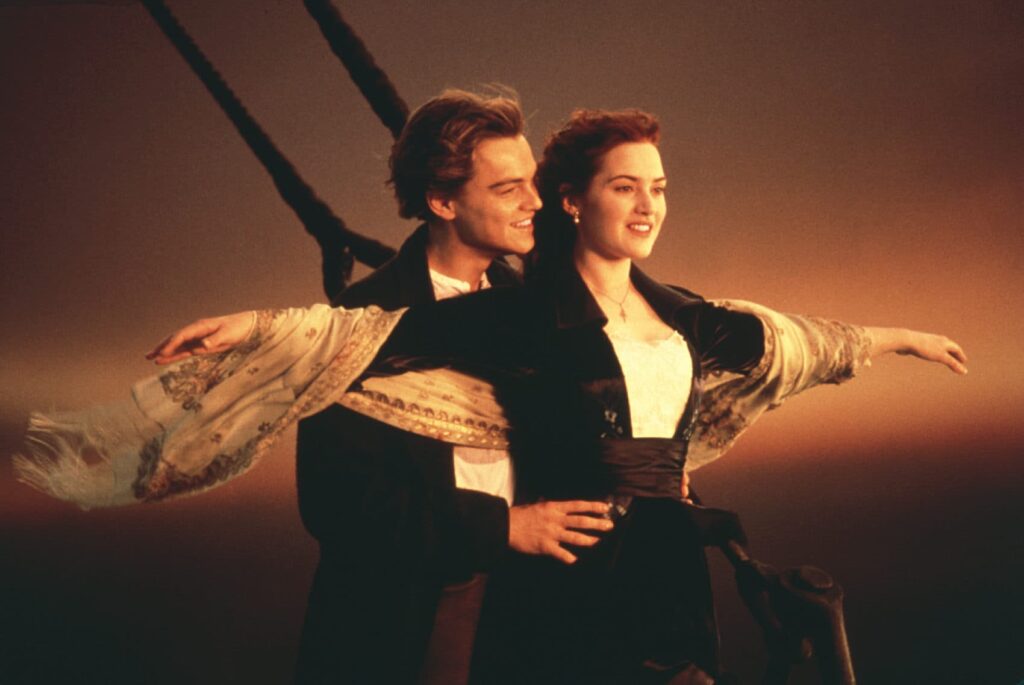 Cena de Titanic (1997). Distribuição: 20th Century Fox e Paramount Pictures.