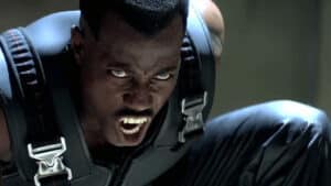 Wesley Snipes em cena de Blade (1998). Distribuição: New Line Cinema.