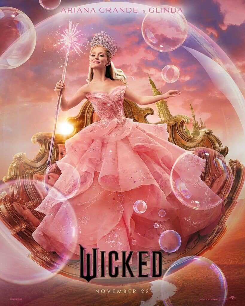 Ariana Grande como Glinda em Wicked