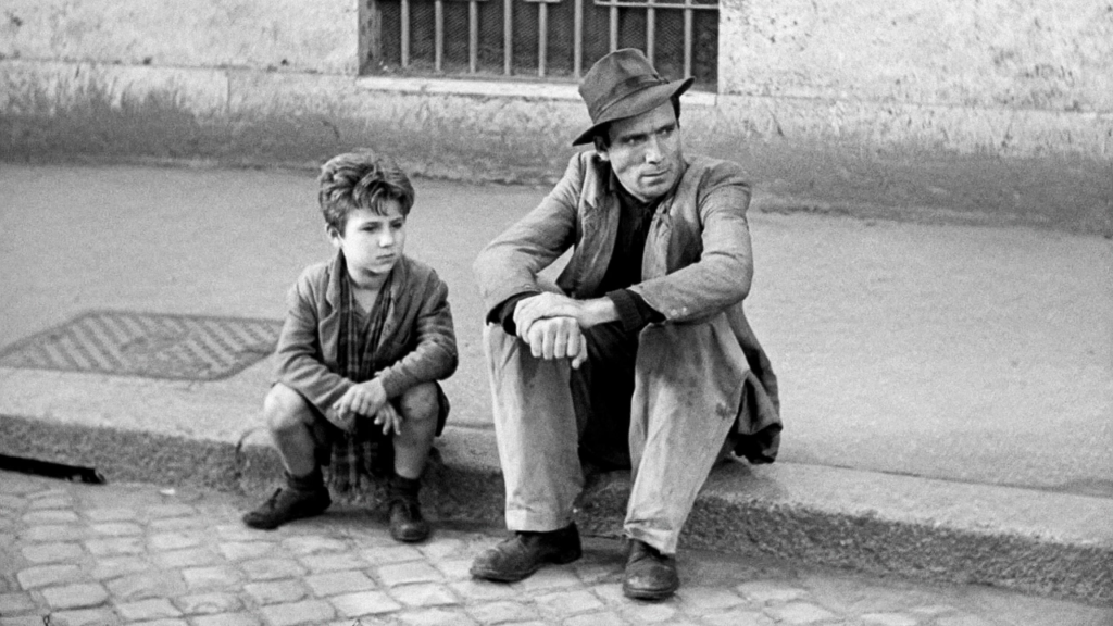 Cena de Ladrões de Bicicleta (1948). Distribuição: Ente Nazionale Industrie Cinematografiche