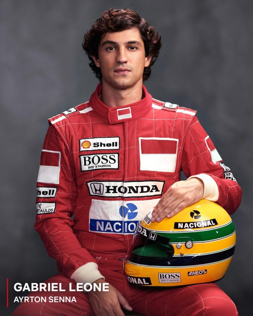 Gabriel Leone como o tricampeão de Fórmula 1 Ayrton Senna