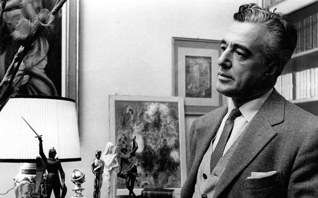 Vittorio De Sica no set de Quando a Mulher Erra (1953). Créditos: Columbia Pictures/Photofest.