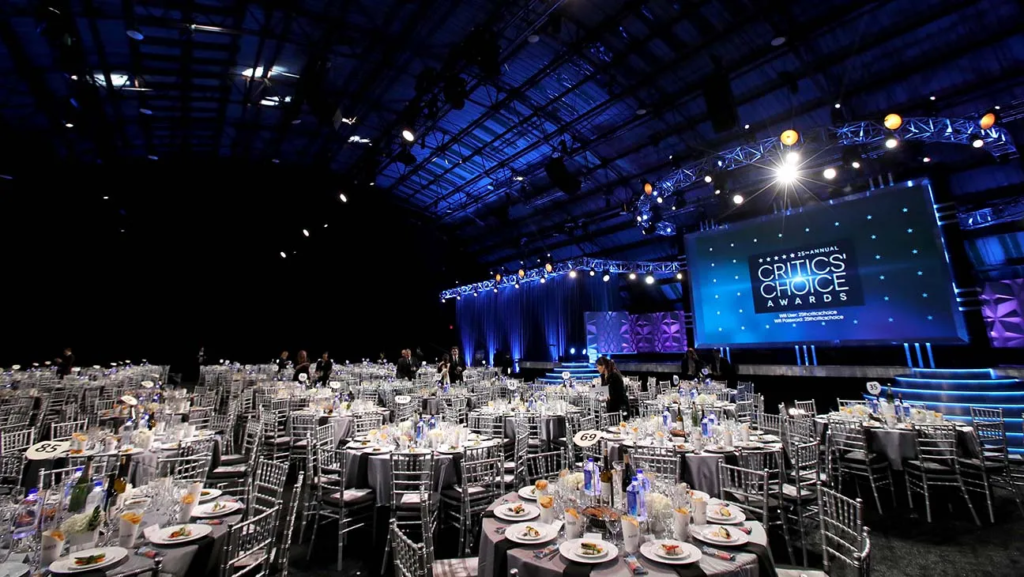 O Critics' Choice Awards é geralmente entregue em um jantar. No mesmo estilo do Globo de Ouro. Foto: Ari Perilstein | Crédito: Getty Images for Niche lmport Co