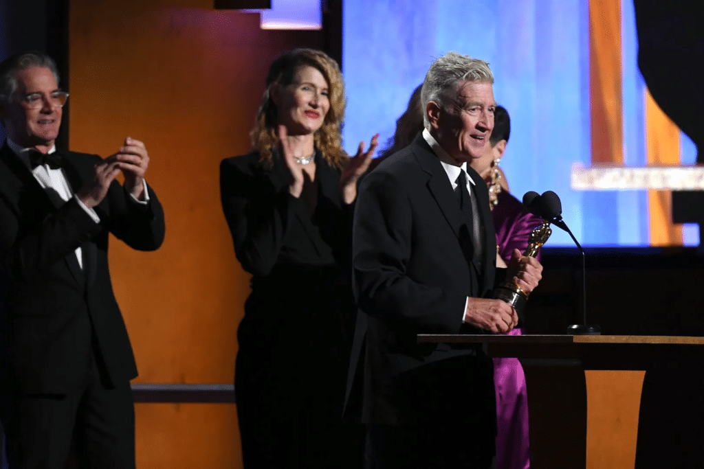 David Lynch em 2019 recebendo o Oscar Honorário pelo conjunto de sua obra. Fotografia: Kevin Winter/Getty.