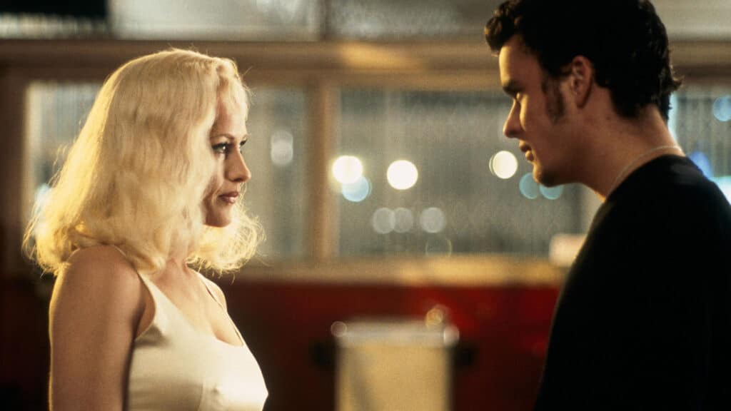 Patricia Arquette e Balthazar Getty em cena de Estrada Perdida (1997). Distribuição: October Films.