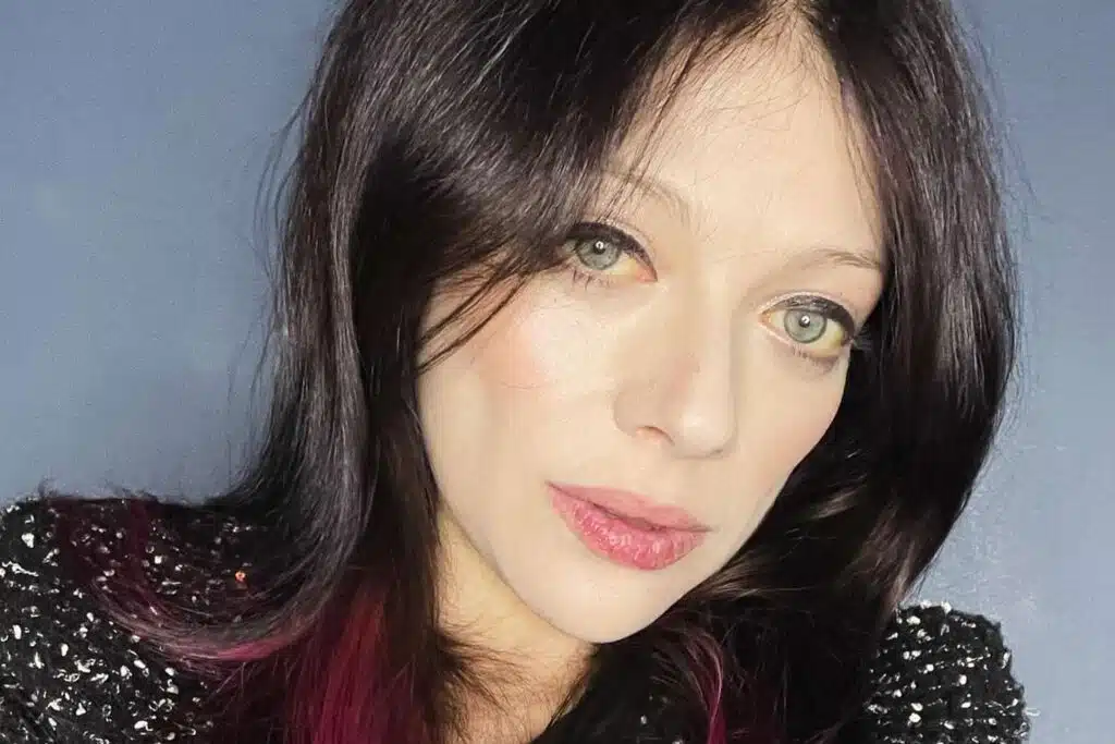 Michelle Trachtenberg em uma publicação no seu Instagram