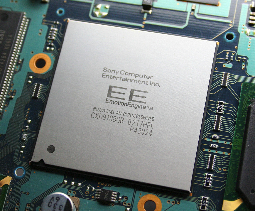 Emotion Engine - PlayStation 2 (SCPH-70000) - Imagem Yaca2671 - Wikipedia