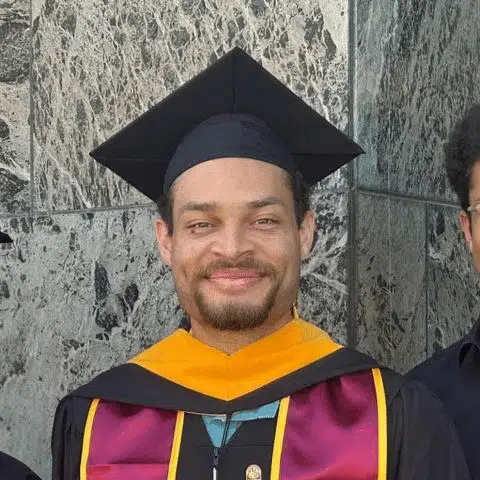 Cole allen tem formação em engenharia mecânica pelo Caltech