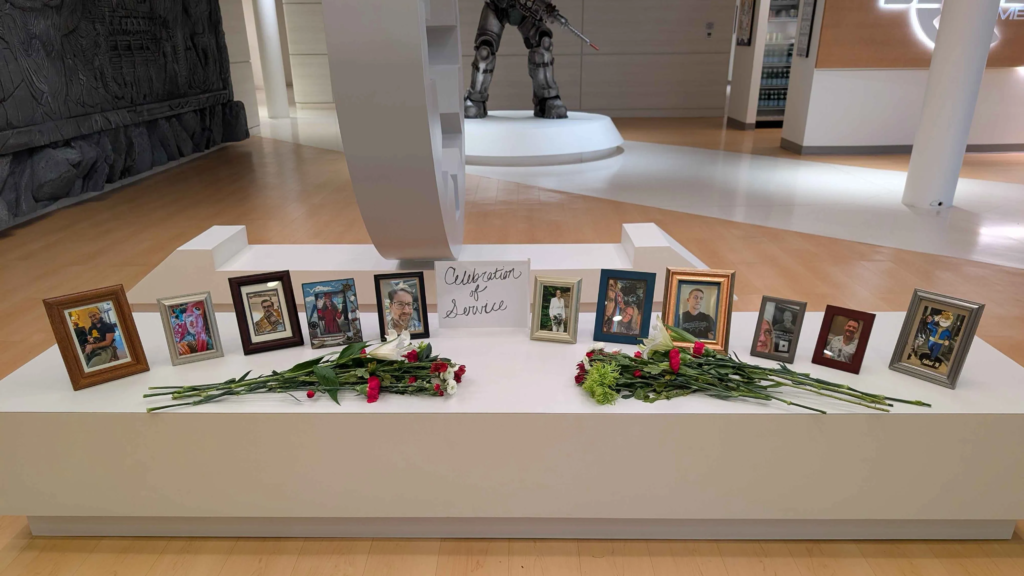Homenagem a colegas demitidos dentro da Bethesda