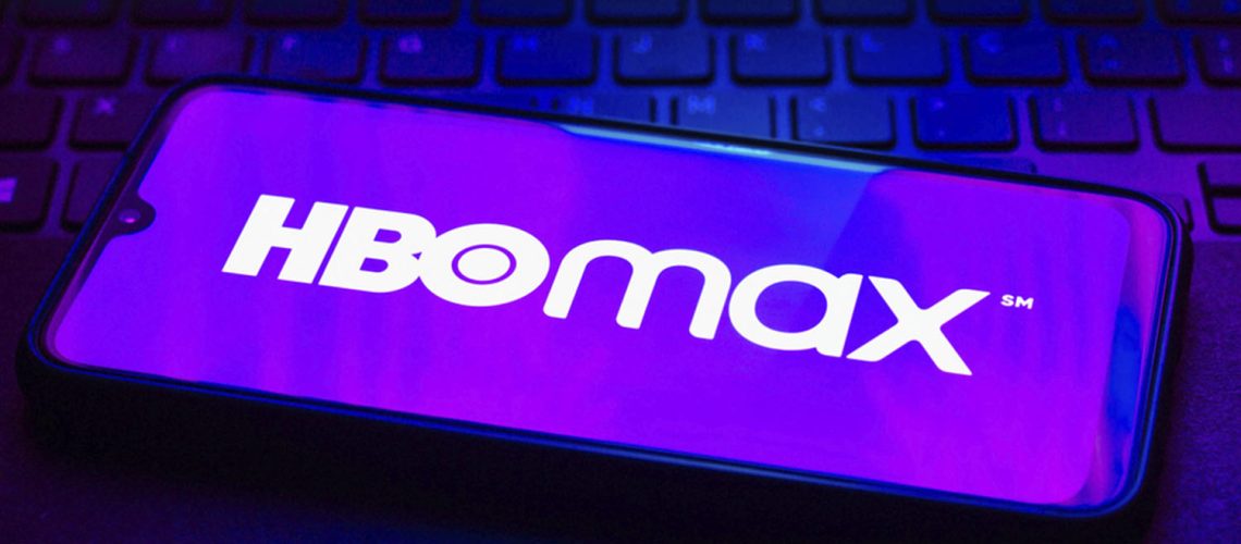 Logo da HBO Max na tela de um celular