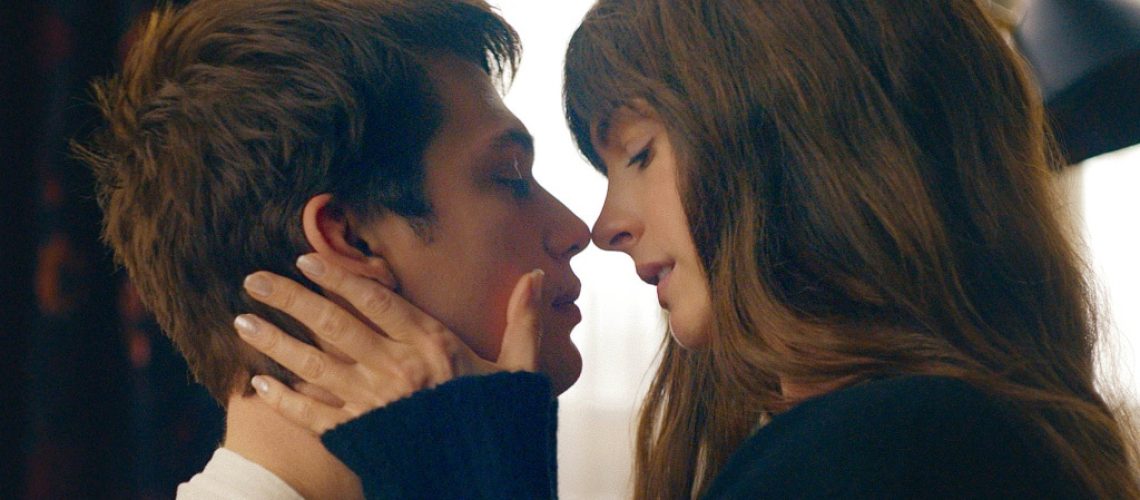 Nicholas Galitzine e Anne Hathaway em Uma Ideia de Você